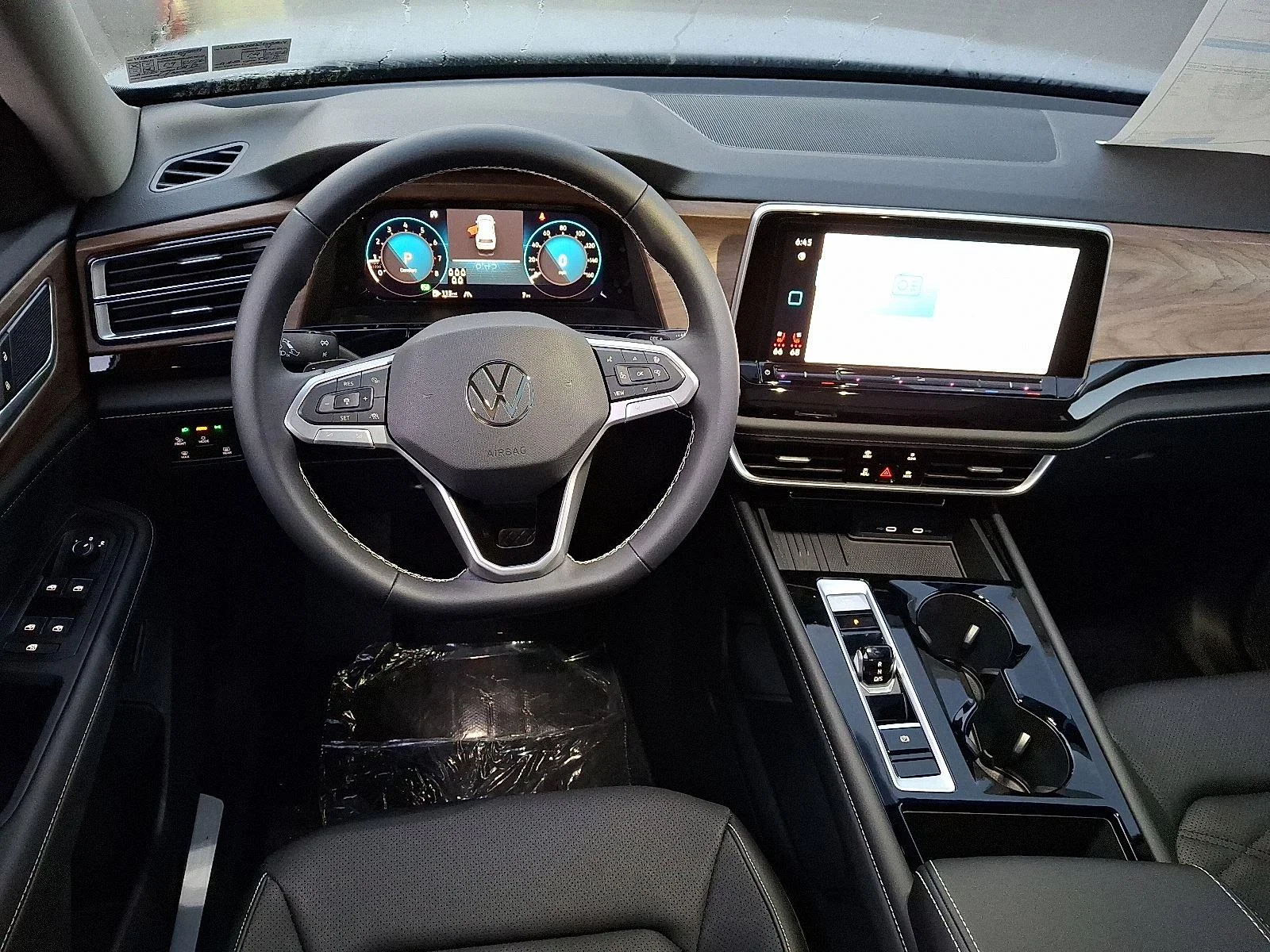 2026 Volkswagen Atlas SE w/Tech - Photo 10