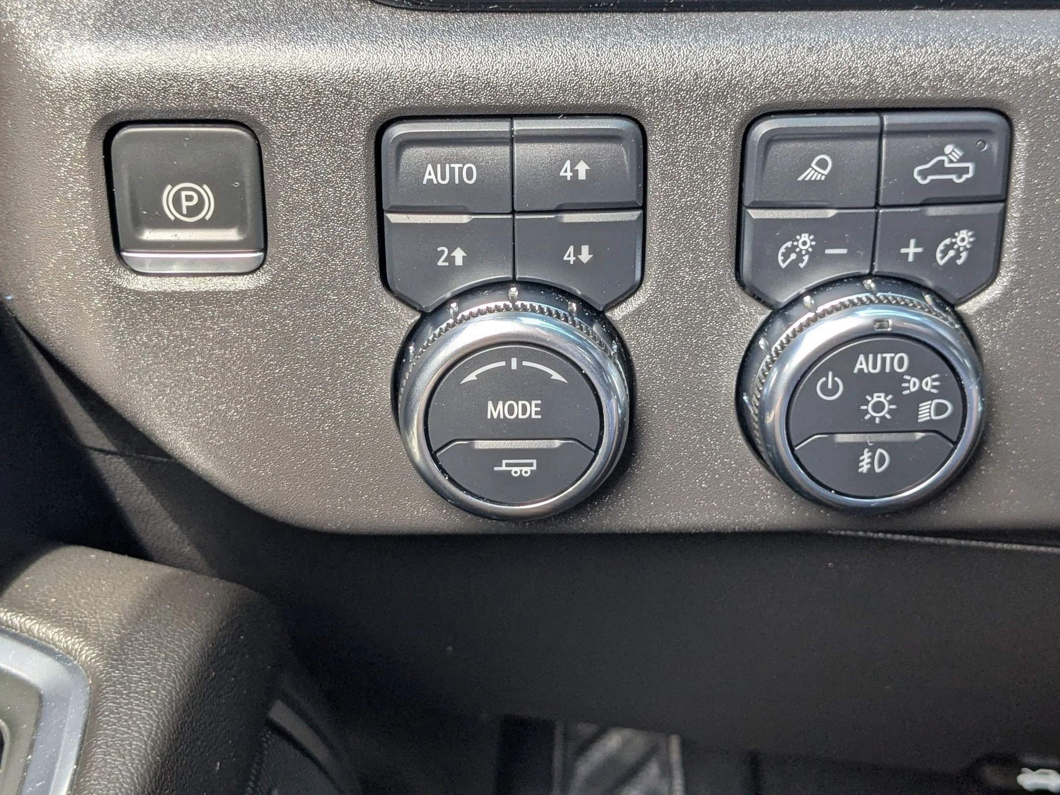 Used 2024 Sterling Metallic GMC Elevation image 20