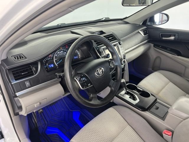 Used 2014 White Toyota LE image 14