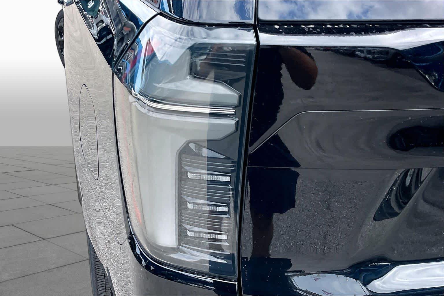 2026 Chevrolet Suburban High Country - Photo 14