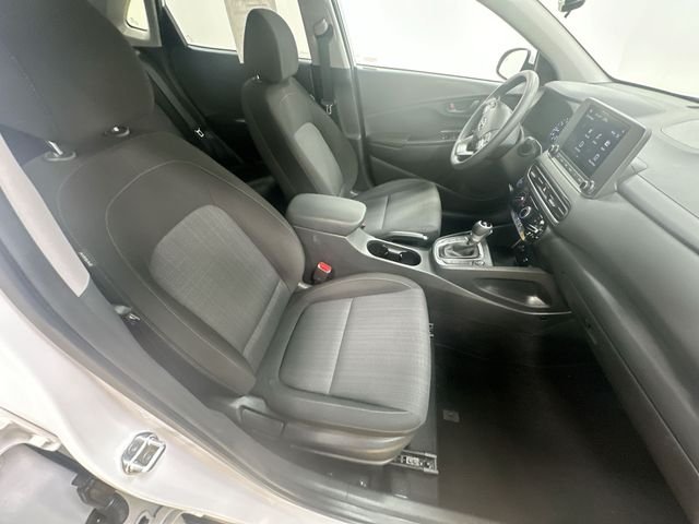 Used 2023 White Hyundai SEL image 25