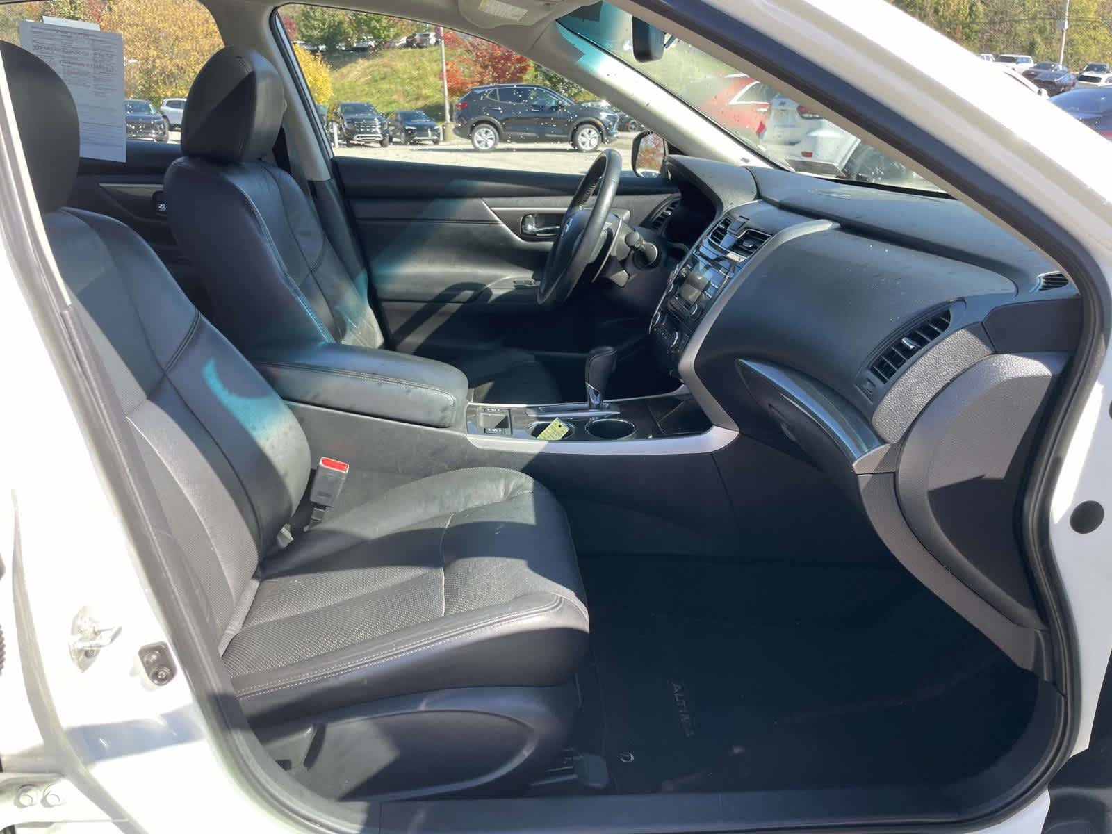 Used 2014 Pearl White Nissan 3.5 SL image 27