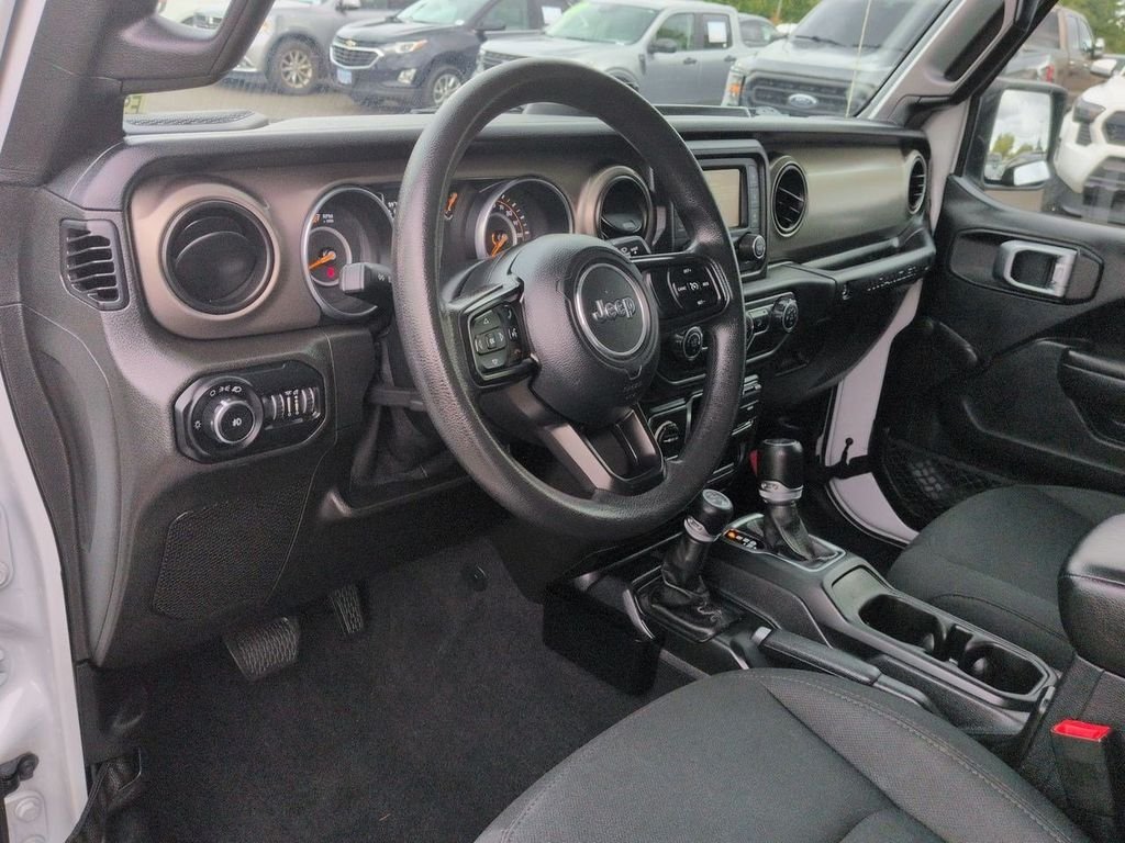 Used 2018 Bright White Clearcoat Jeep Unlimited Sport image 10