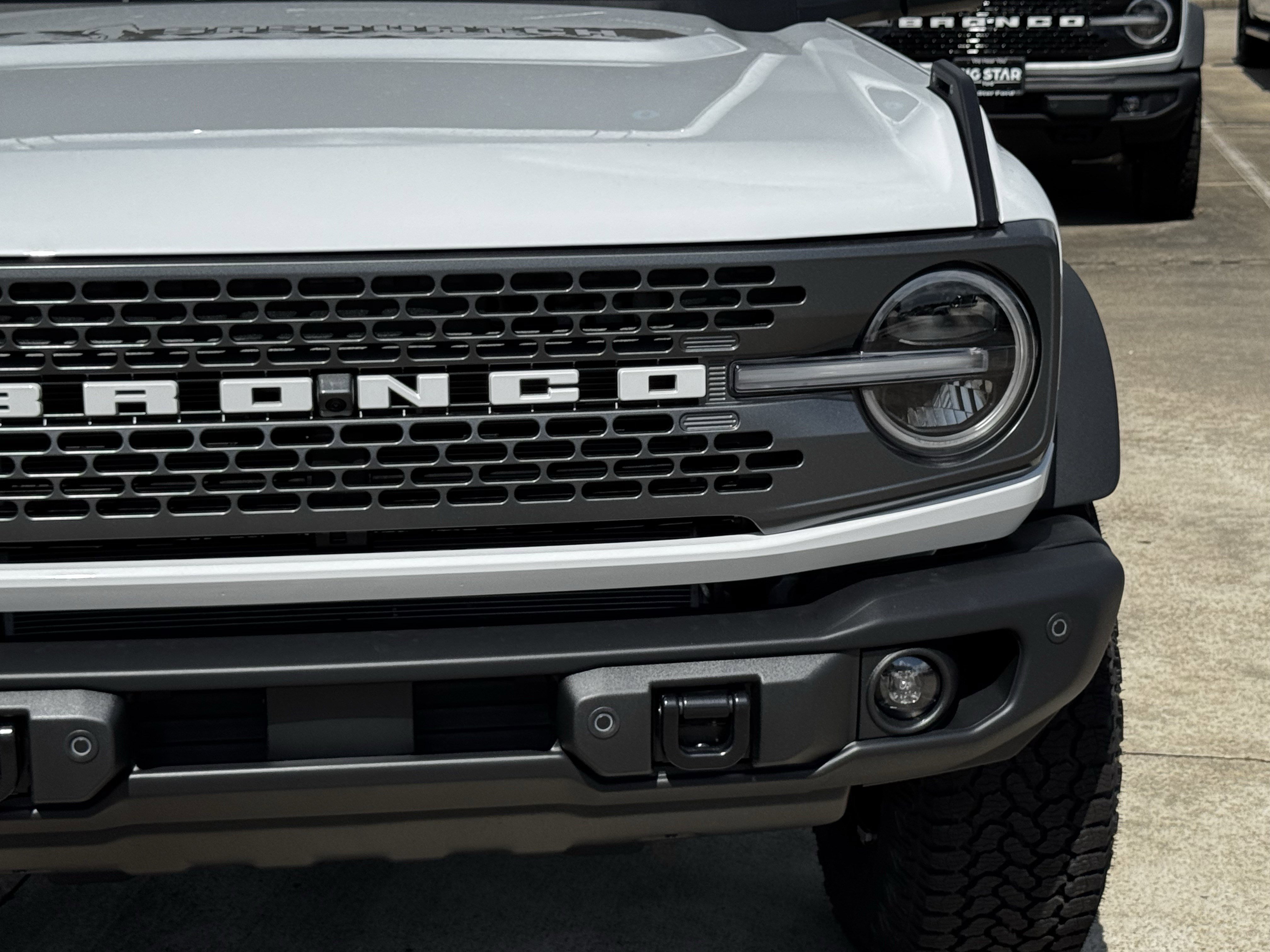 New 2026 Oxford White Ford Badlands image 4