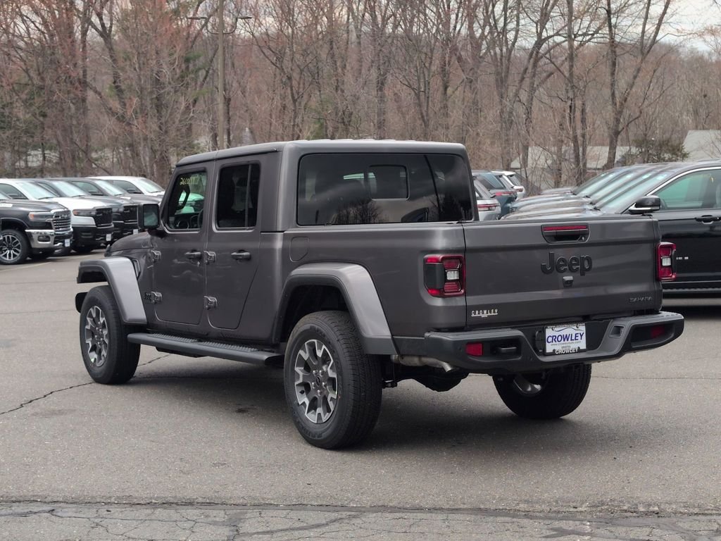 New 2026 Granite Crystal Metallic Clear-Coat Exterior Paint Jeep Sahara image 5