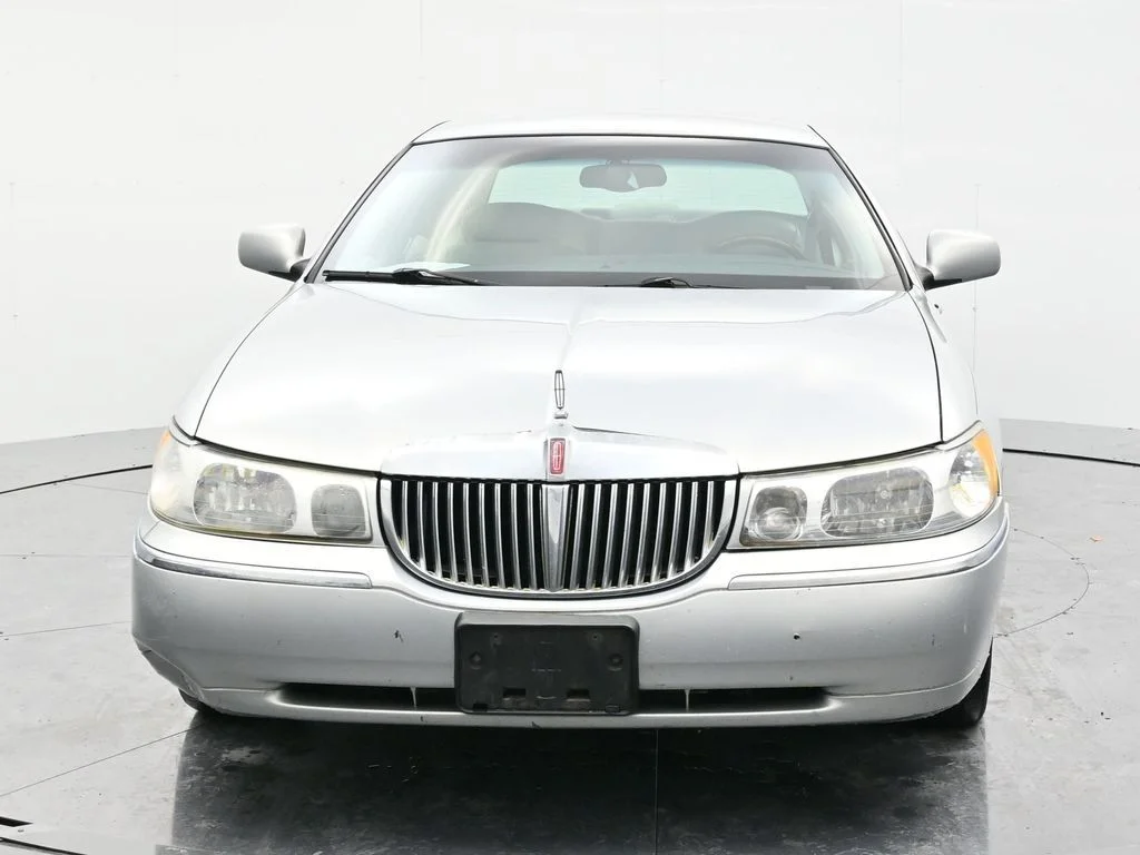 Used 2002 Lincoln Town Car Signature with VIN 1LNHM82W02Y640247 for sale in Minerva, OH