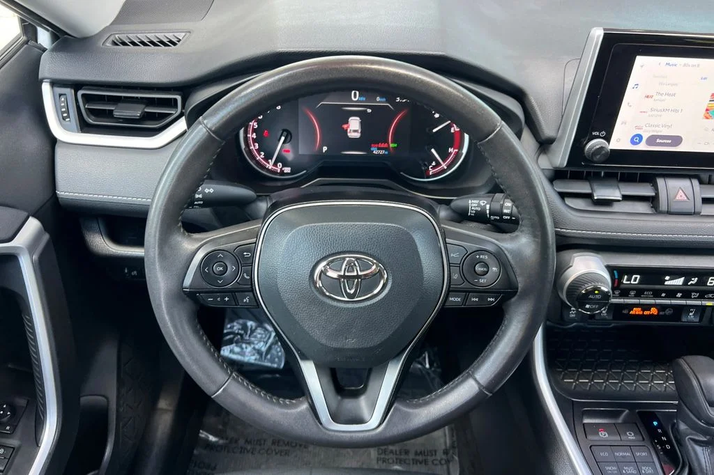 Used 2025 White Toyota XLE image 18