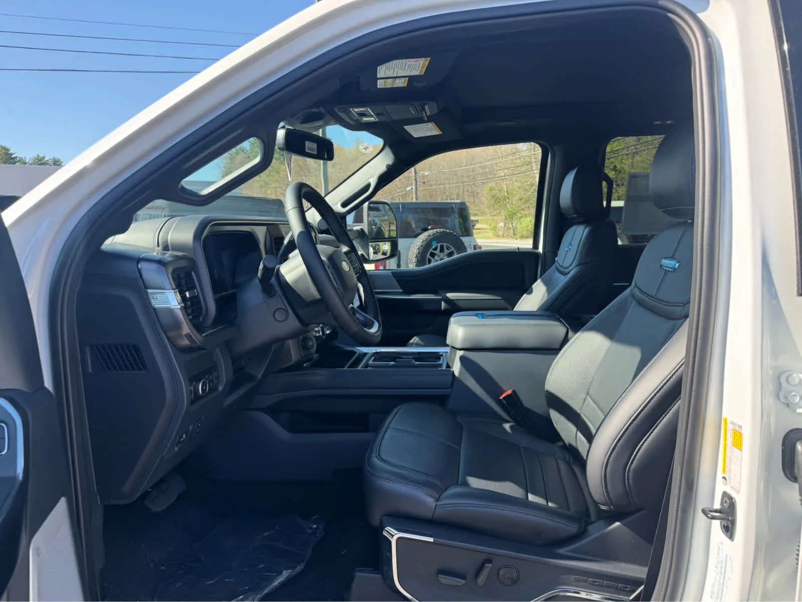 New 2026 Star White Metallic Tri-Coat Ford Platinum image 10