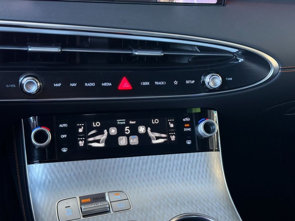 New 2026 White Genesis GV70 2.5T SPORT PRESTIGE AWD image 21