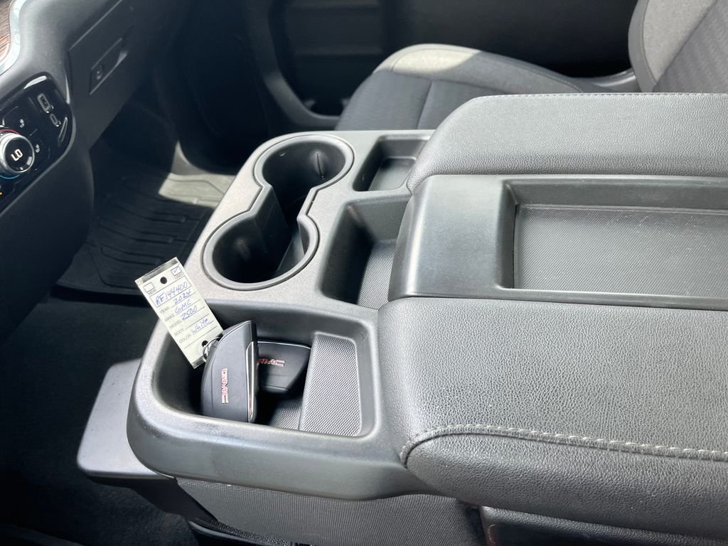 Used 2024 White GMC SLE image 21