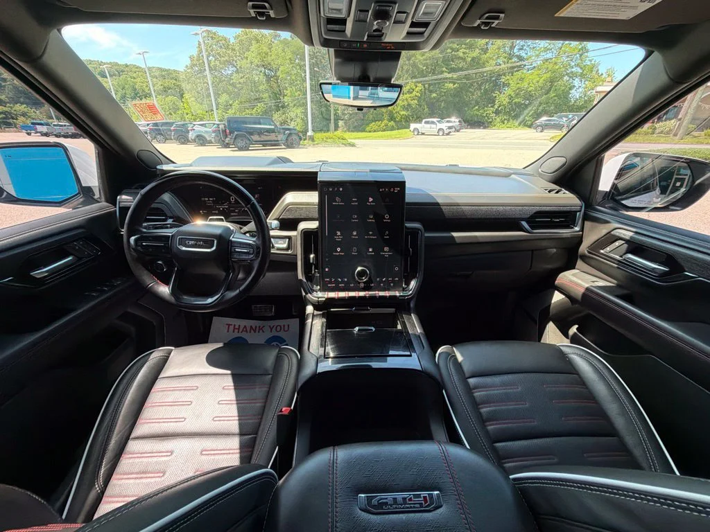 2025 GMC Yukon AT4 Ultimate - Photo 17