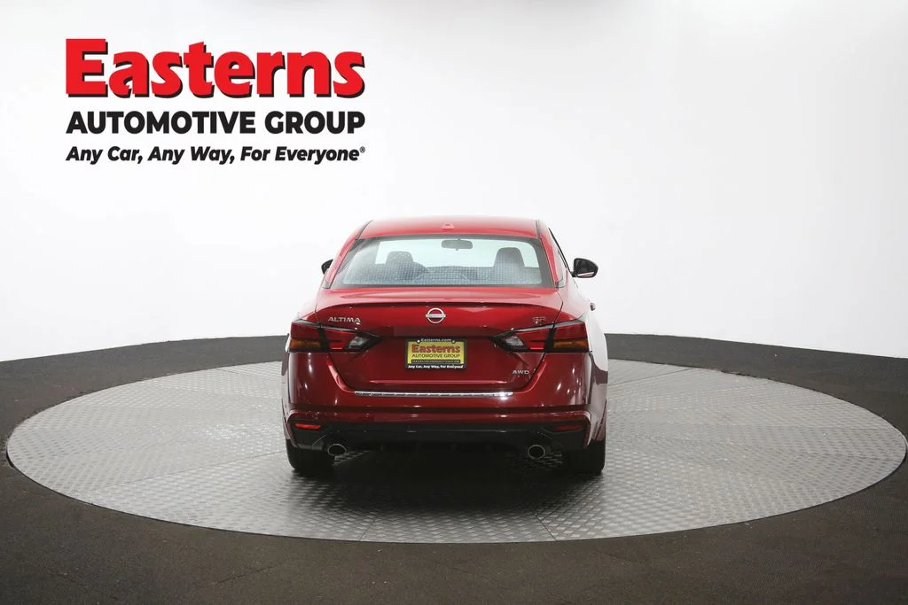 Used 2023 Red Nissan 2.5 SR image 35
