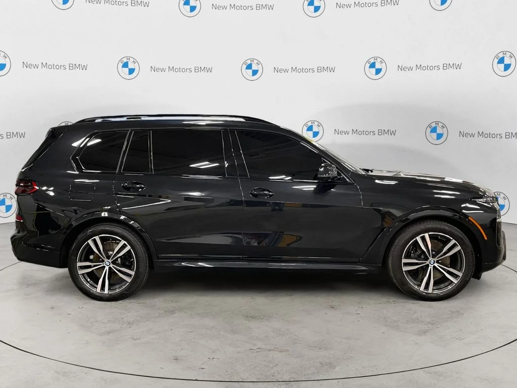 Used 2025 Black Sapphire Metallic BMW xDrive40i image 6