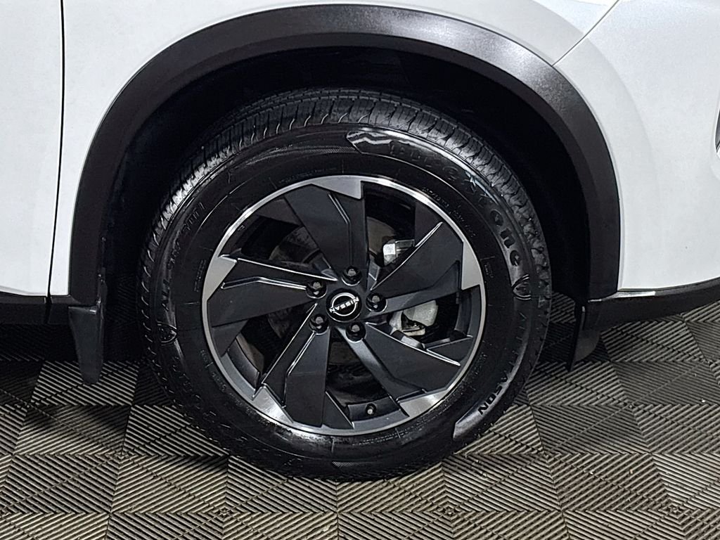 Used 2024 White Pearl Nissan SV image 22