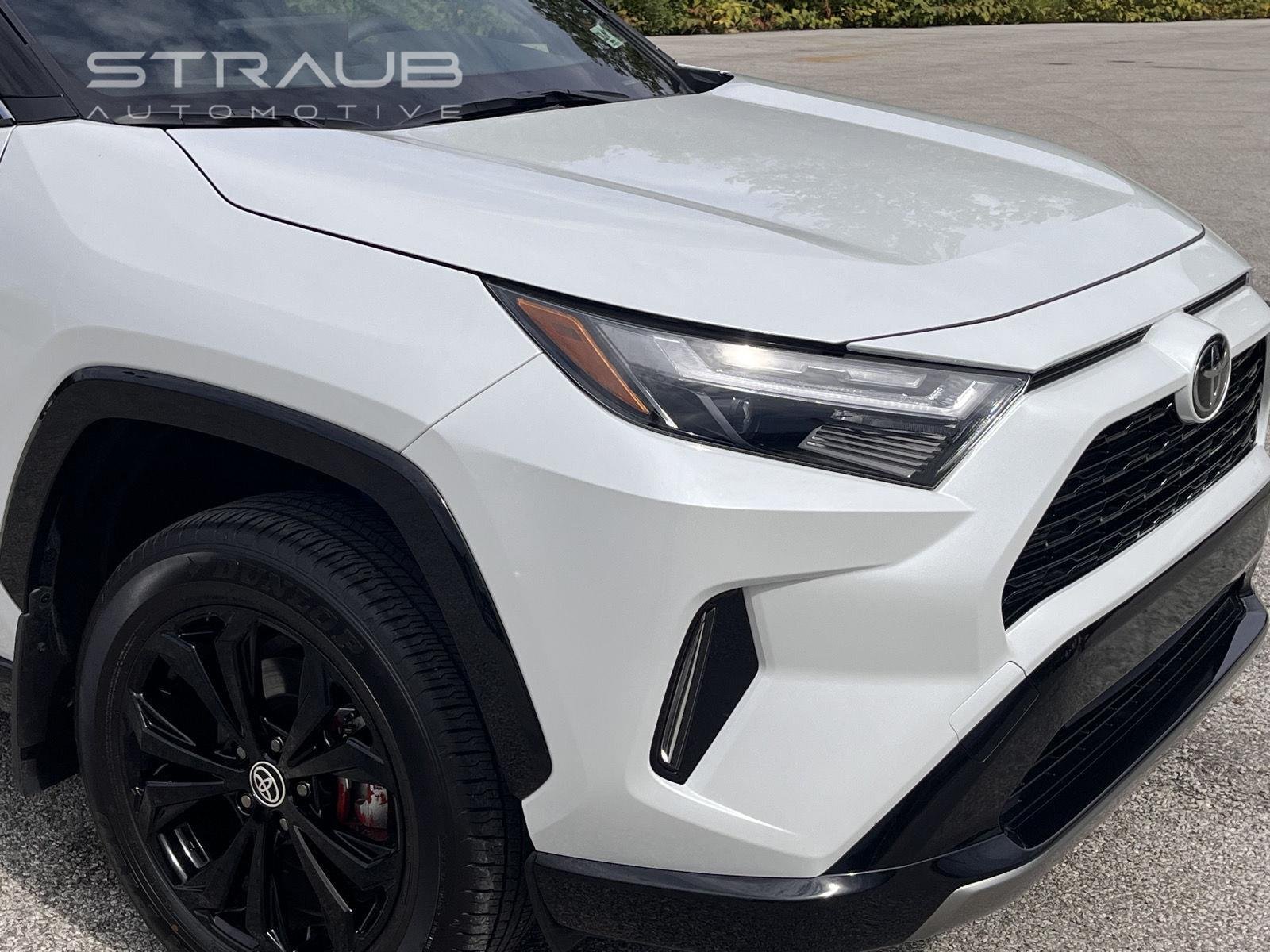 Used 2017 Blizzard Pearl Toyota Limited image 10