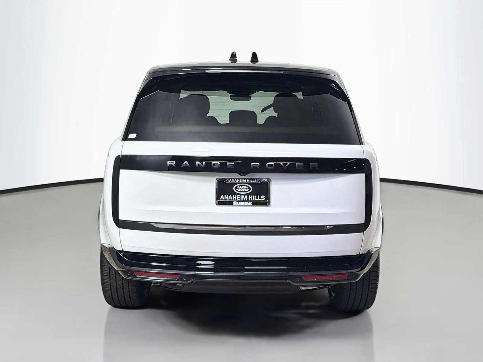 New 2026 Fuji White Land Rover SE image 4