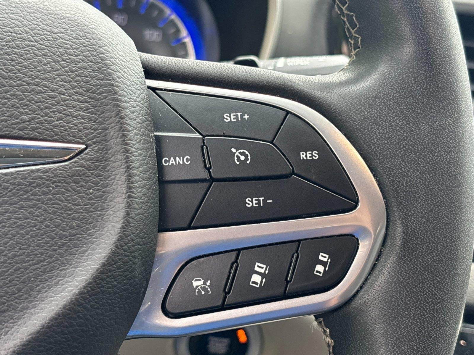Used 2023 Brilliant Black Crystal Pearlcoat Chrysler Touring L image 19
