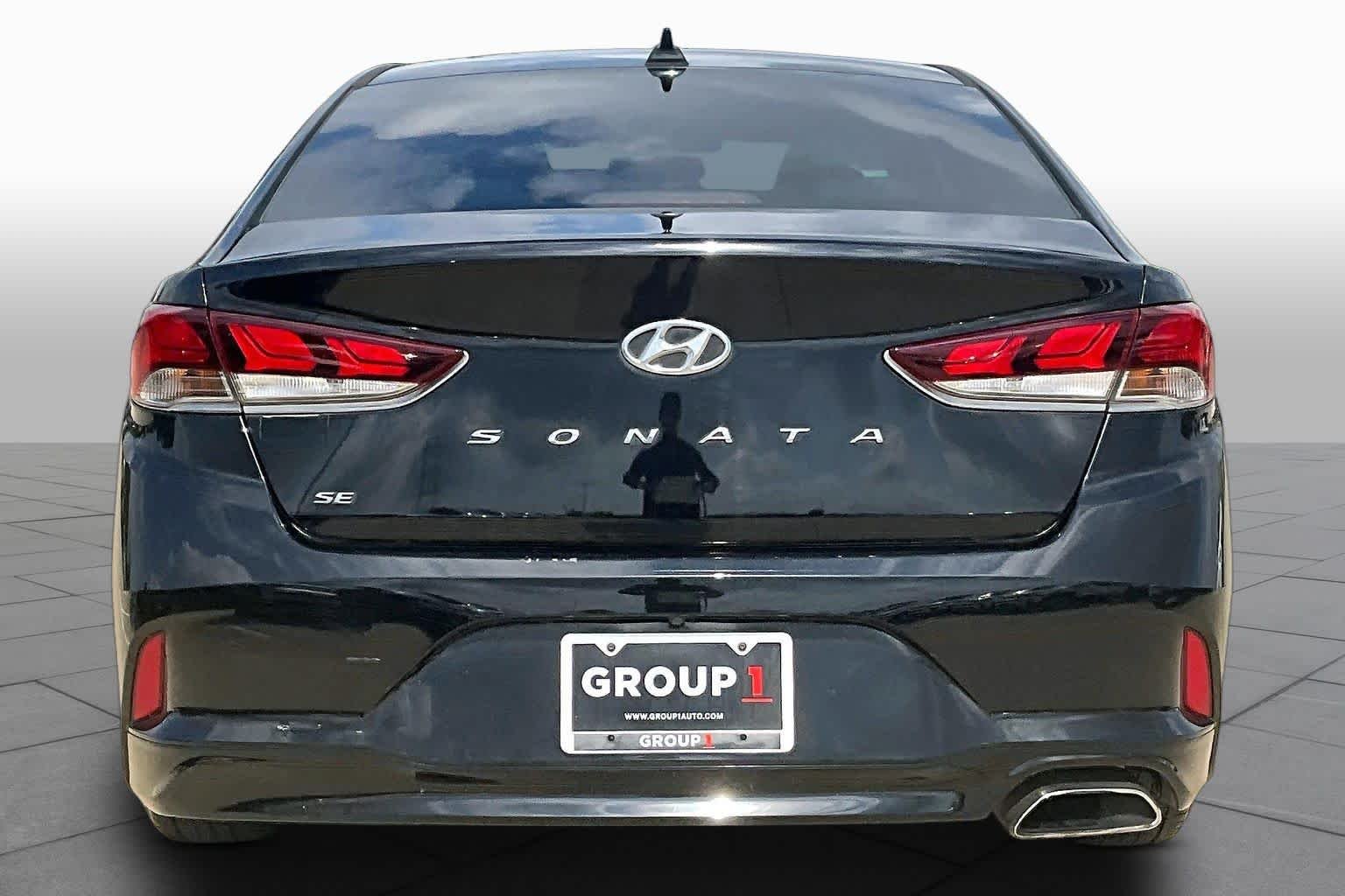 Used 2019 Phantom Black Hyundai SE image 5