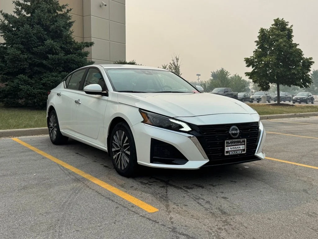 Certified Used 2023 Pearl White Tricoat Nissan 2.5 SV image 2