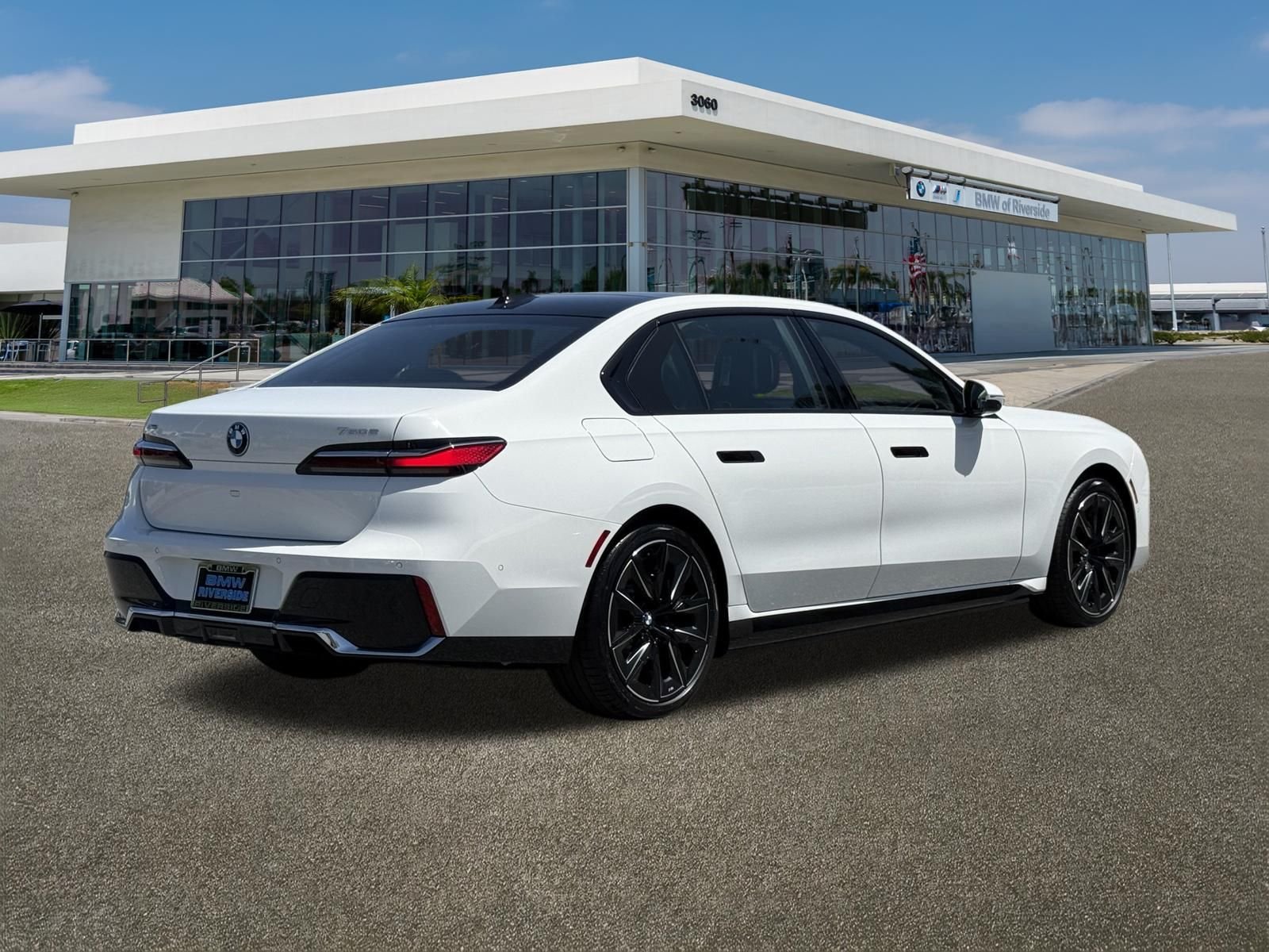 New 2026 Alpine White BMW 750e xDrive image 10
