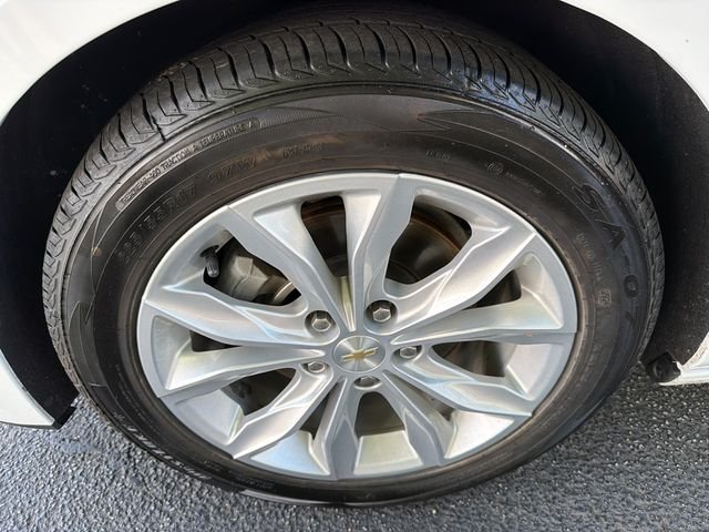 Used 2024 White Chevrolet LT image 11