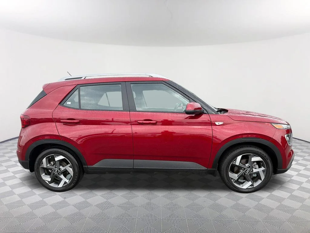 Used 2024 Red Hyundai SEL image 4