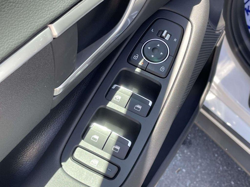 New 2026 White Hyundai SE image 14