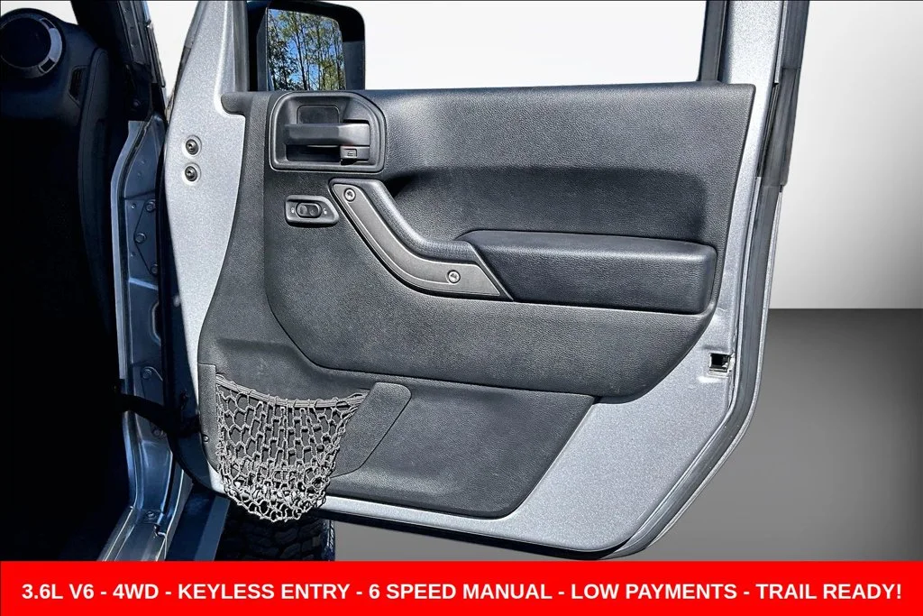 Used 2017 Silver Jeep Unlimited Sport image 31