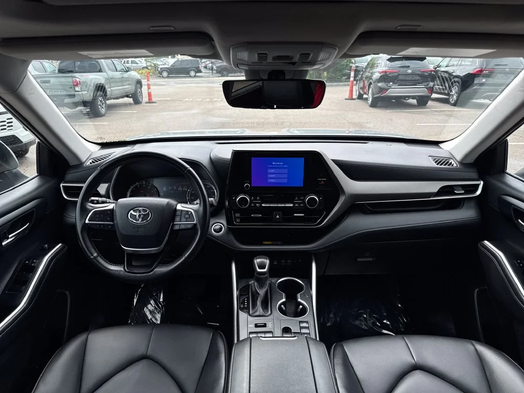 Used 2025 Silver Toyota XLE image 13