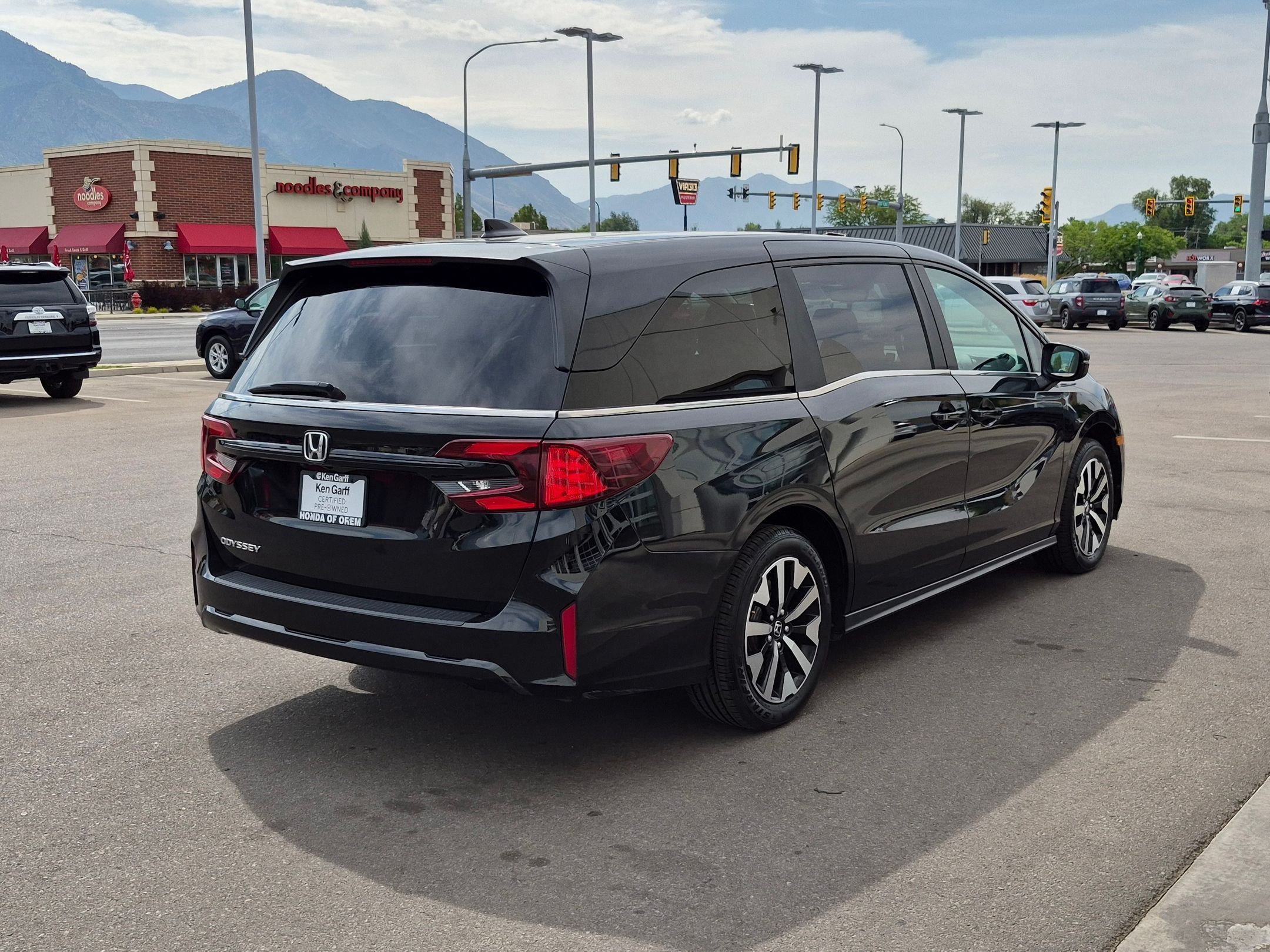 Used 2025 Black Honda EX-L image 3