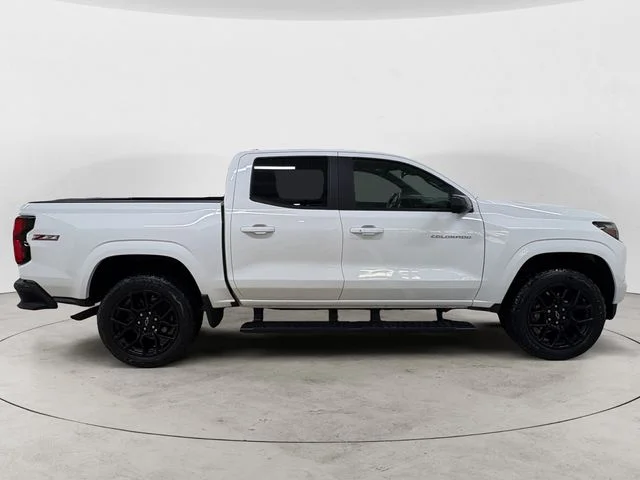 Used 2025 Summit White Chevrolet Z71 image 6