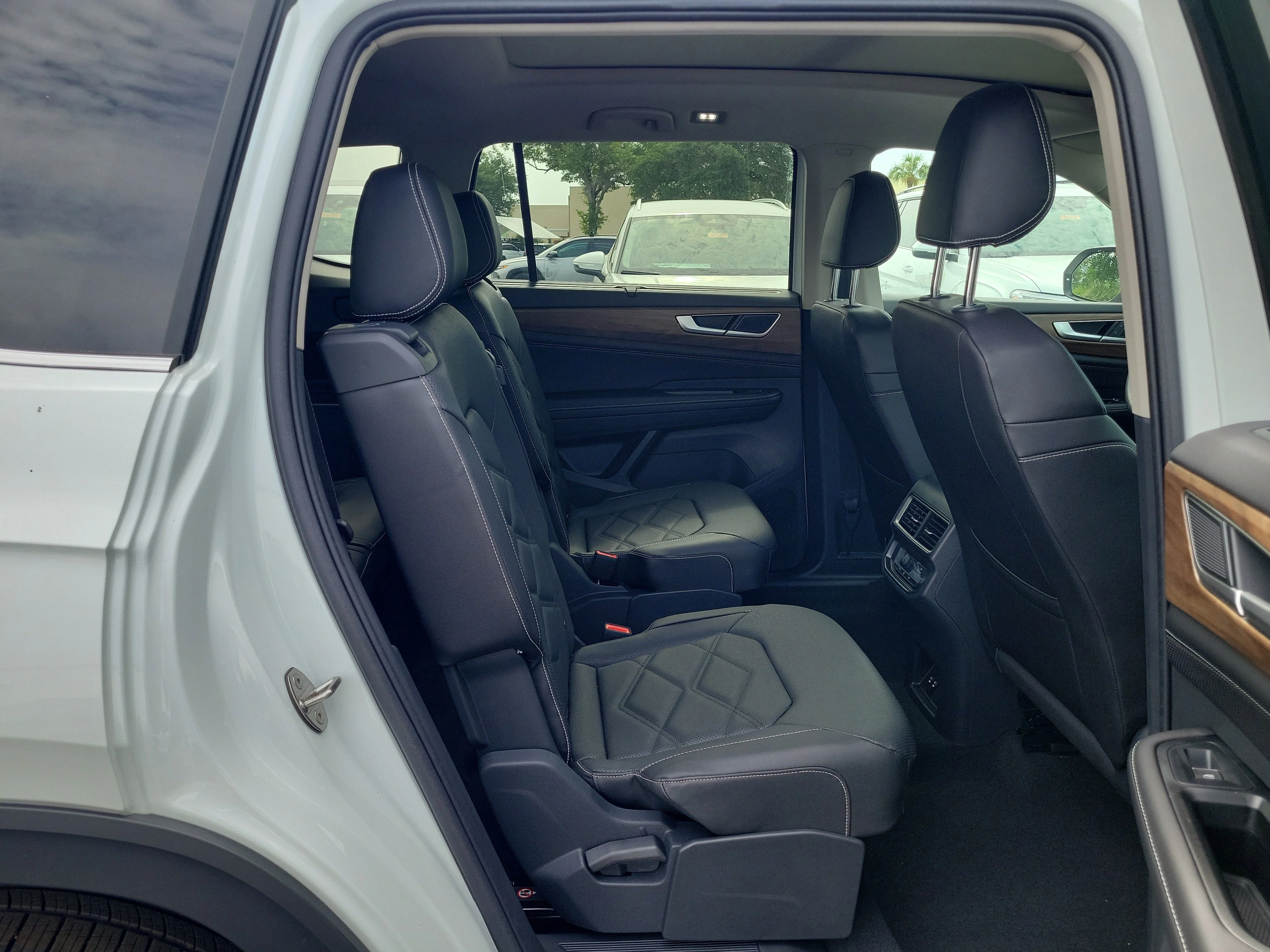 New 2026 White Volkswagen SE w/Technology image 8