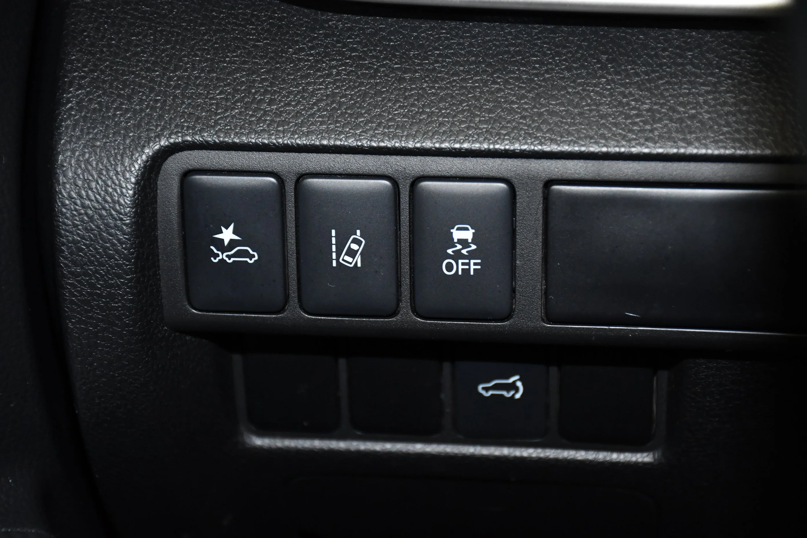 Certified Used 2025 Black Mitsubishi SE image 33