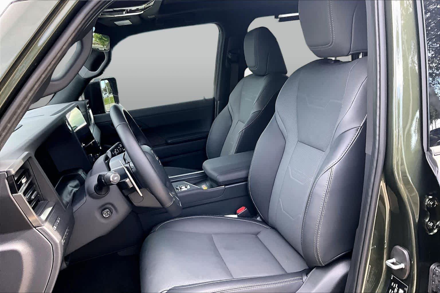 Used 2026 Nori Green Pearl Lexus Luxury image 9
