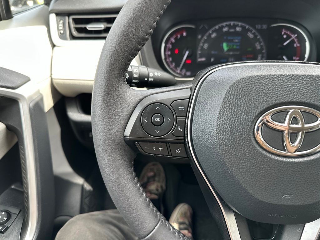 Used 2023 Black Toyota XLE Premium image 27
