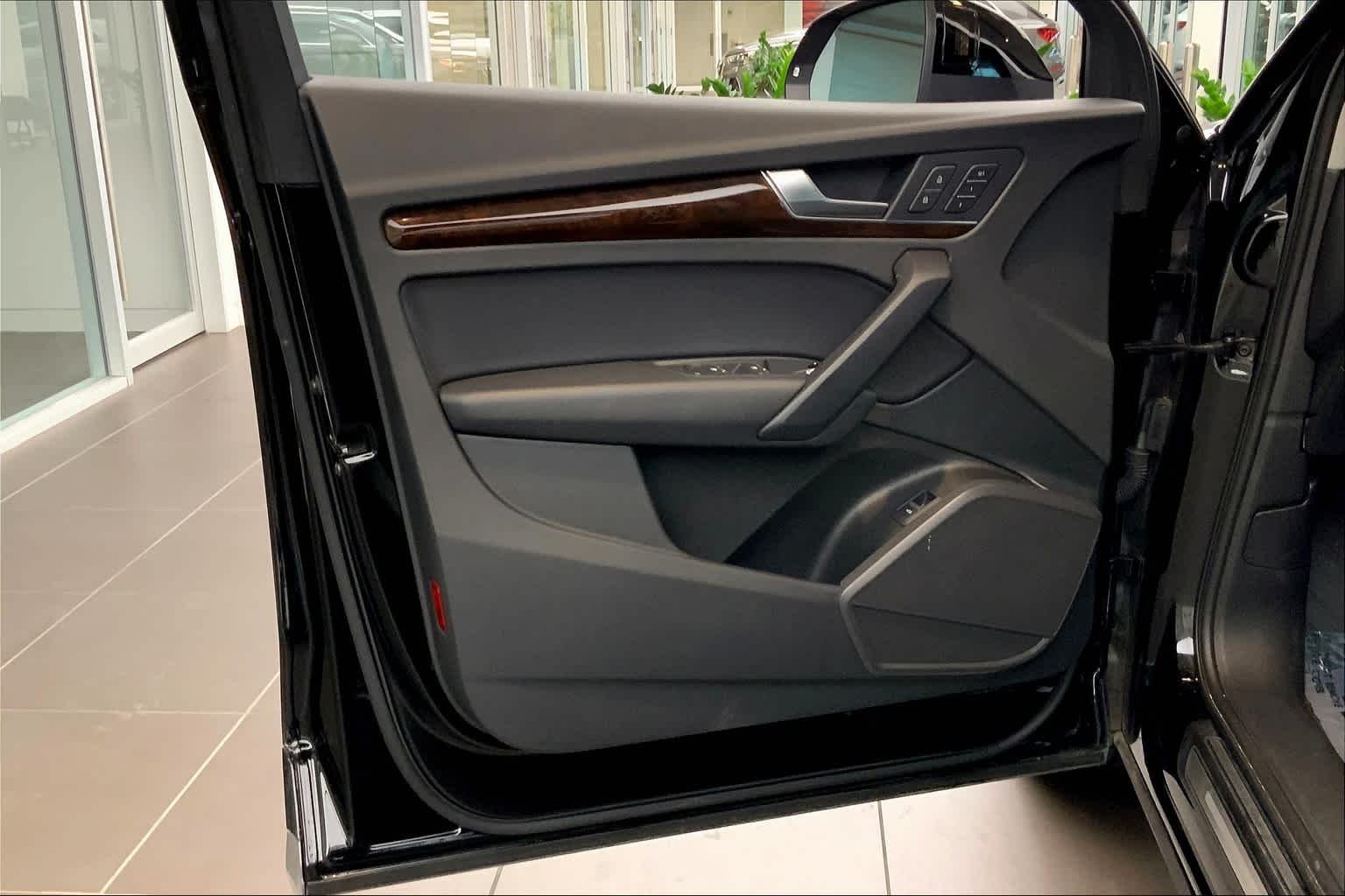 Used 2018 Brilliant Black Audi Tech Premium Plus image 21