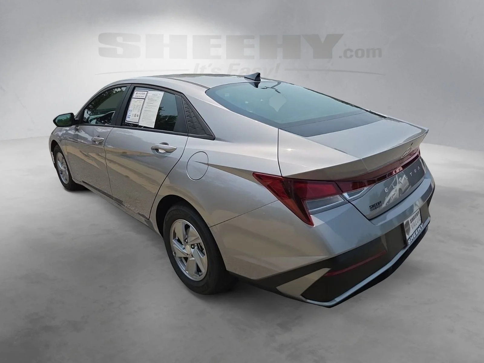 Used 2025  Hyundai SE image 11
