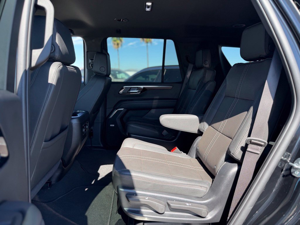 Used 2025 Black Chevrolet High Country image 4