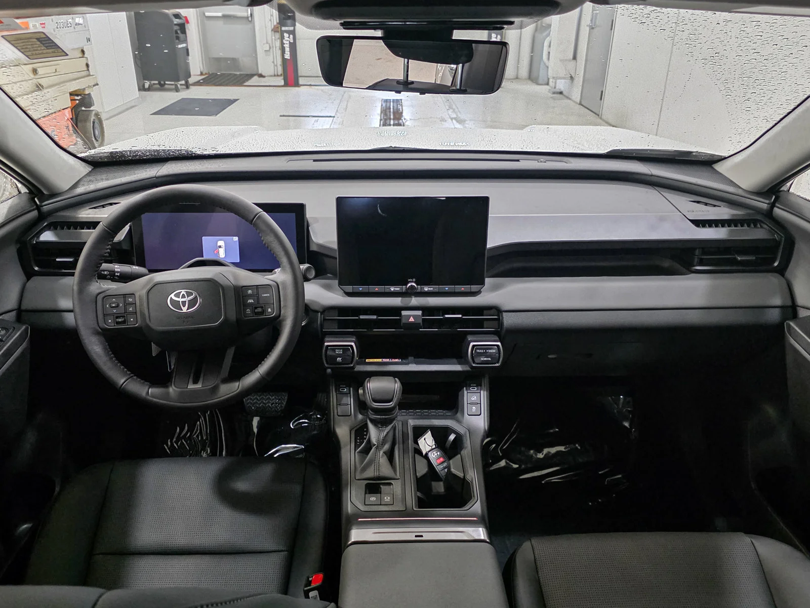 New 2026 Wind Chill Pearl <sup>1</sup> Toyota  XLE Premium image 24