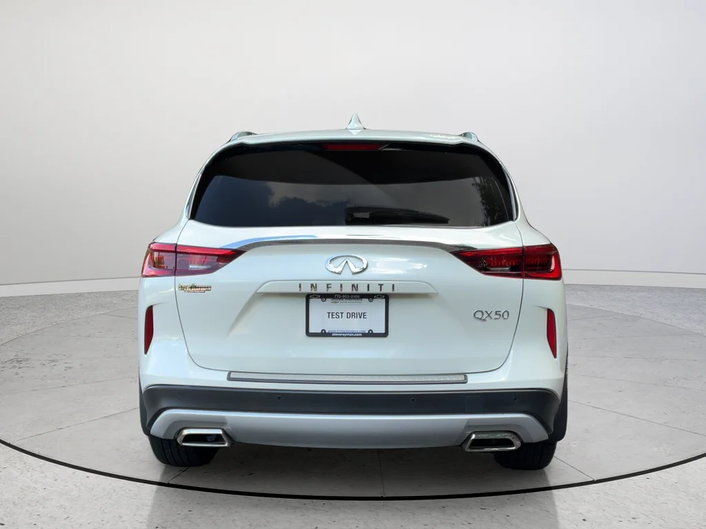 Used 2021 White INFINITI Sensory image 8