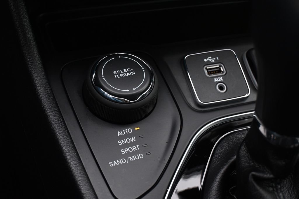 Used 2019 Blue Jeep Limited image 32
