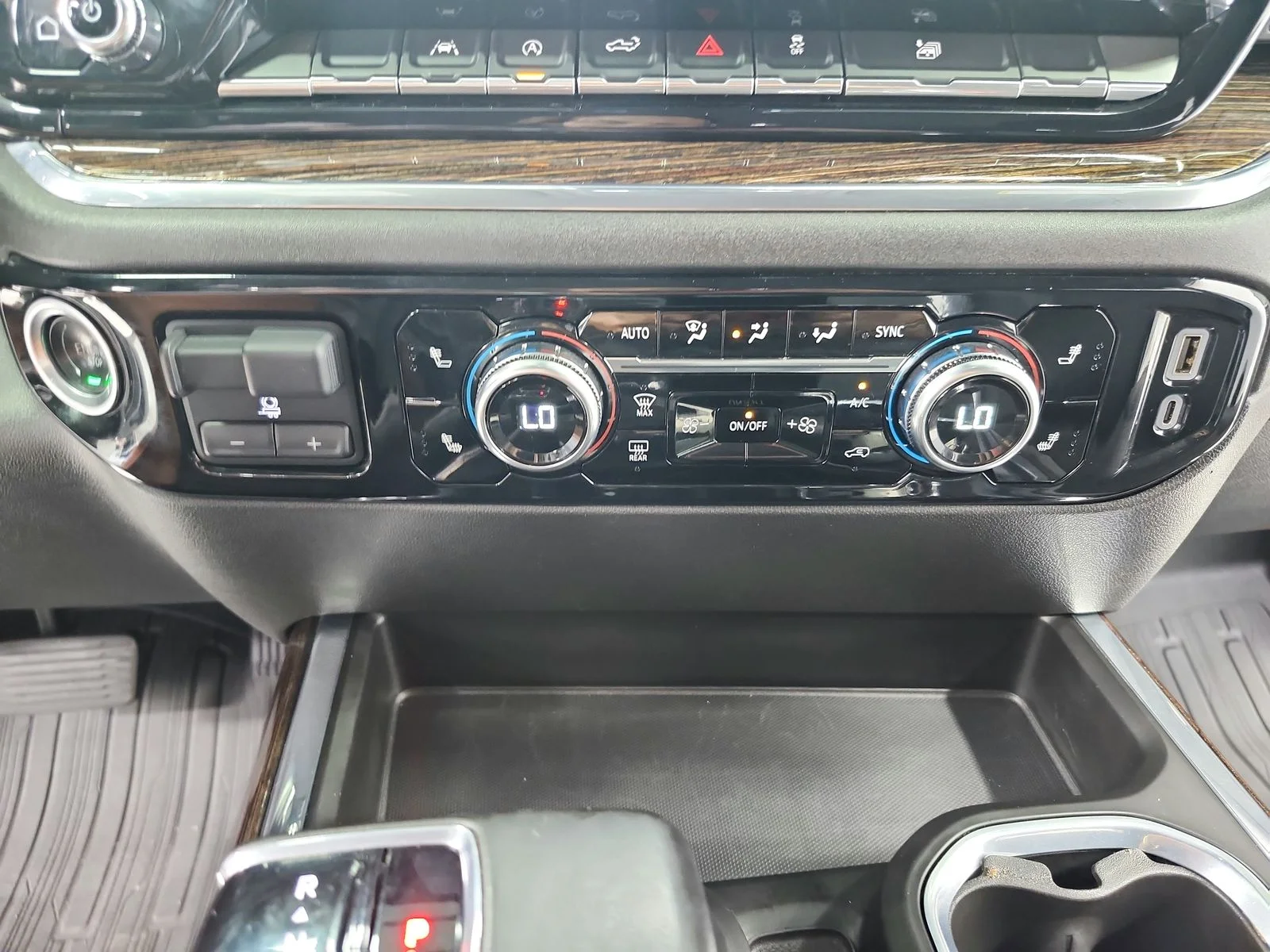 Used 2024 Gray GMC Elevation image 31