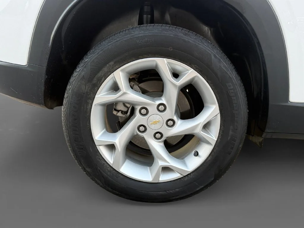 Used 2024 Summit White Chevrolet LS image 11