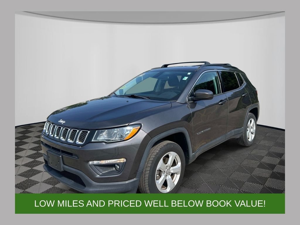 Used 2018 Gray Jeep Latitude image 1