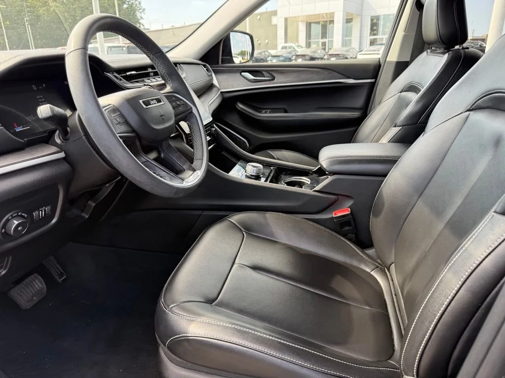 Used 2023 Gray Jeep Limited image 4