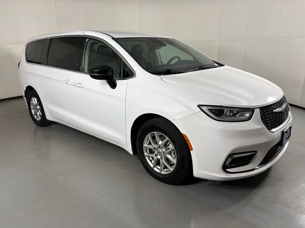 Used 2024 White Chrysler Touring L image 2