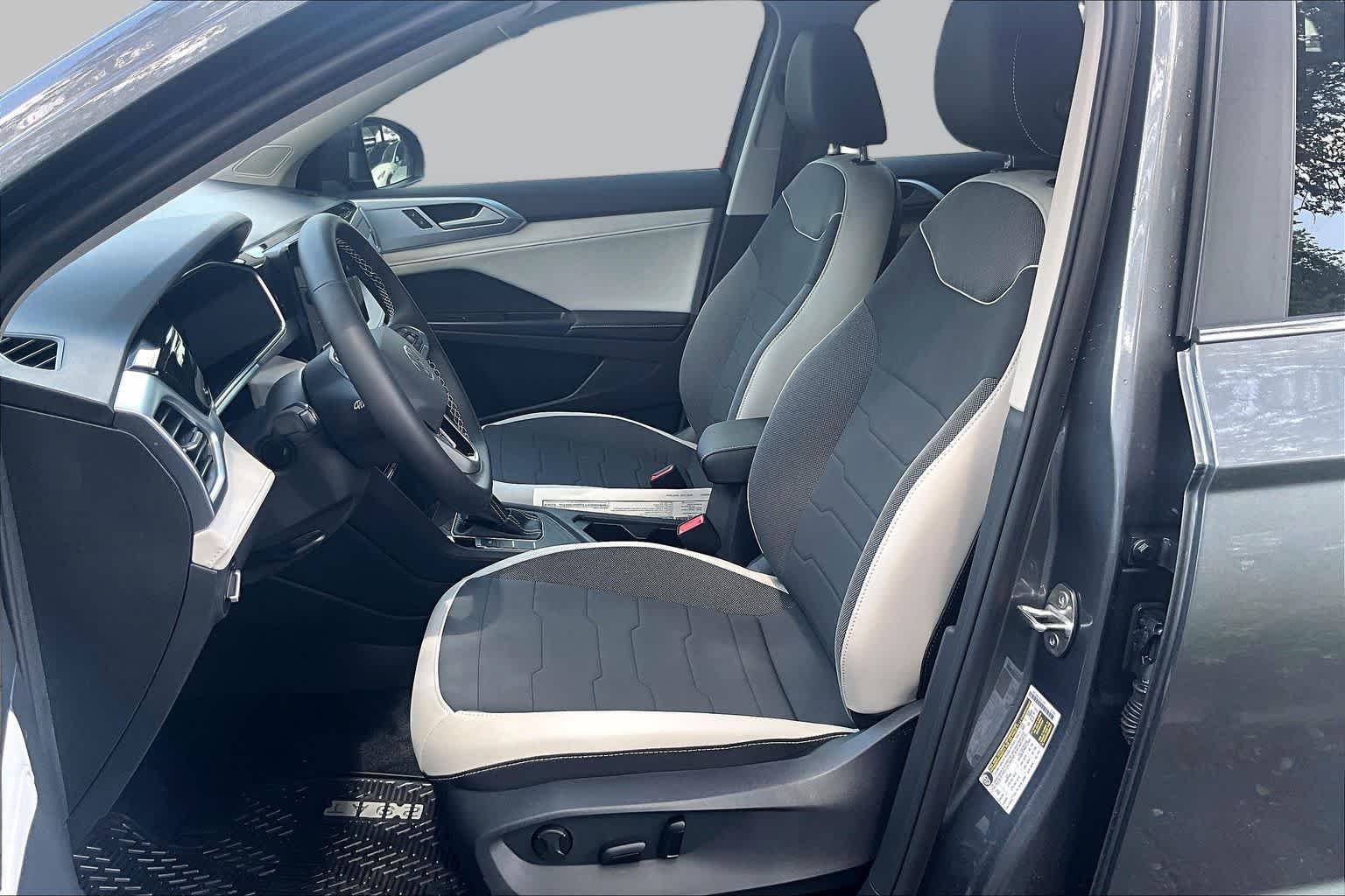 New 2026 Platinum Gray Metallic Volkswagen 1.5T SE image 8