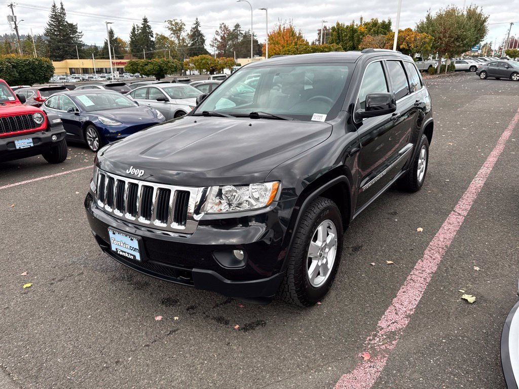Used 2013 Brilliant Black Crystal Pearlcoat Jeep Laredo image 3