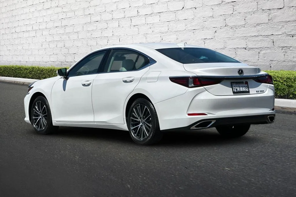 Used 2025 White Lexus 350 image 6
