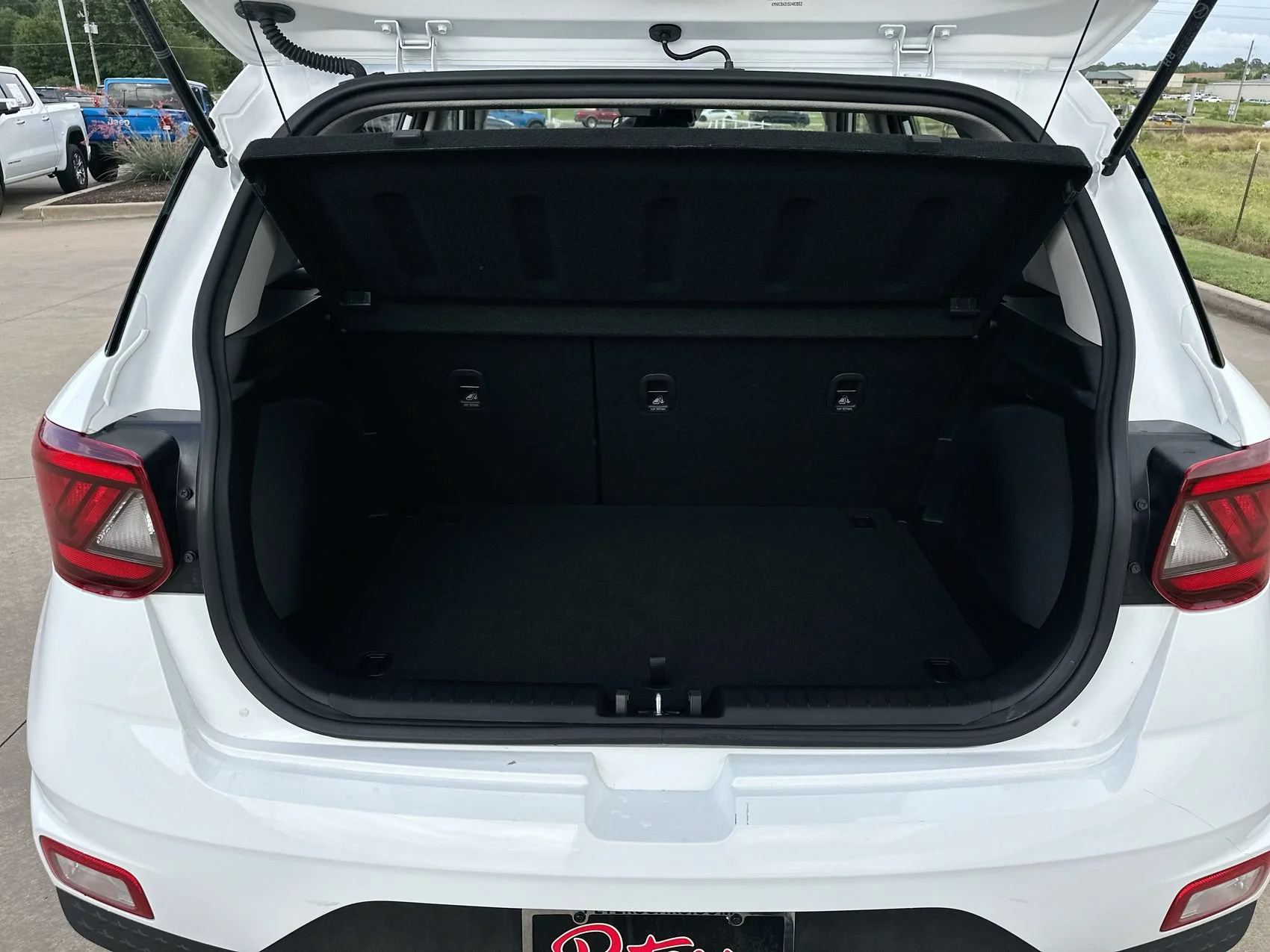 Used 2025 Lunar White Hyundai SEL image 22